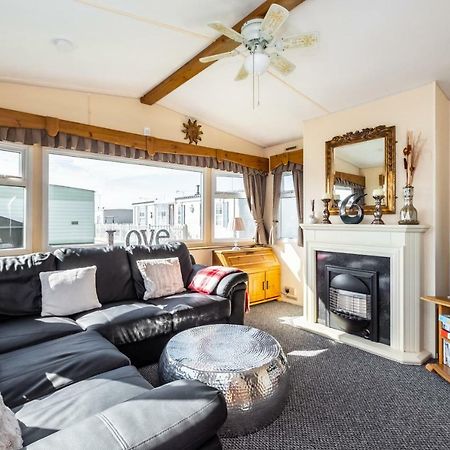 Отель Caravan Beach Holiday Saint Osyth Экстерьер фото