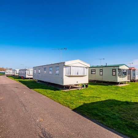 Отель Caravan Beach Holiday Saint Osyth Экстерьер фото