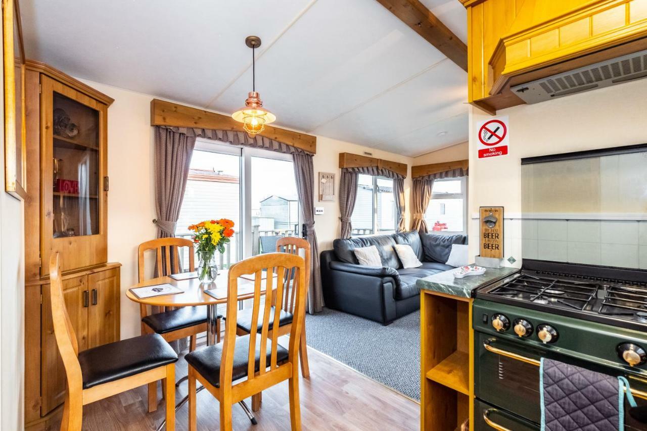 Отель Caravan Beach Holiday Saint Osyth Экстерьер фото