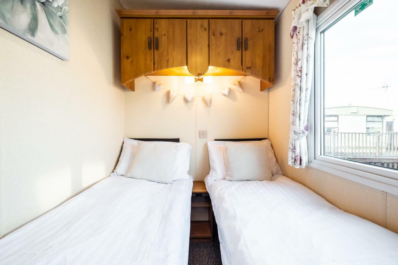 Отель Caravan Beach Holiday Saint Osyth Экстерьер фото