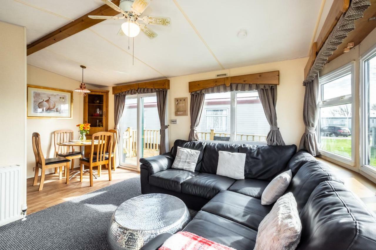 Отель Caravan Beach Holiday Saint Osyth Экстерьер фото