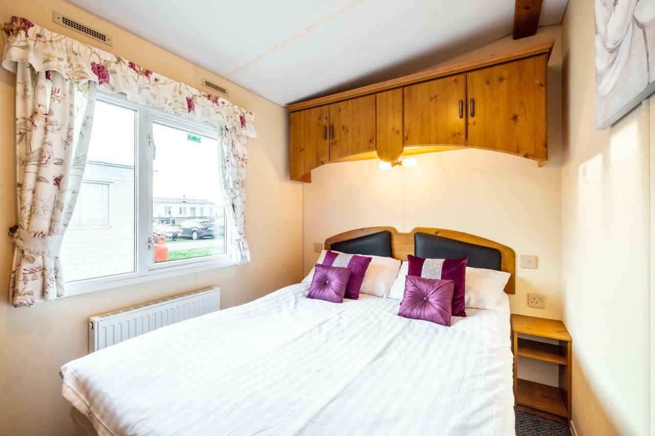 Отель Caravan Beach Holiday Saint Osyth Экстерьер фото