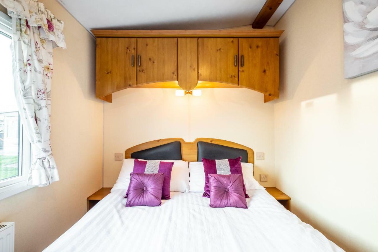 Отель Caravan Beach Holiday Saint Osyth Экстерьер фото