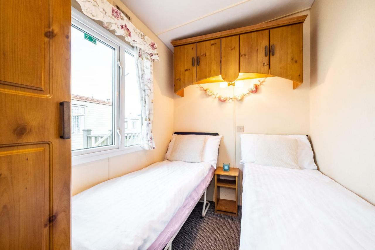 Отель Caravan Beach Holiday Saint Osyth Экстерьер фото