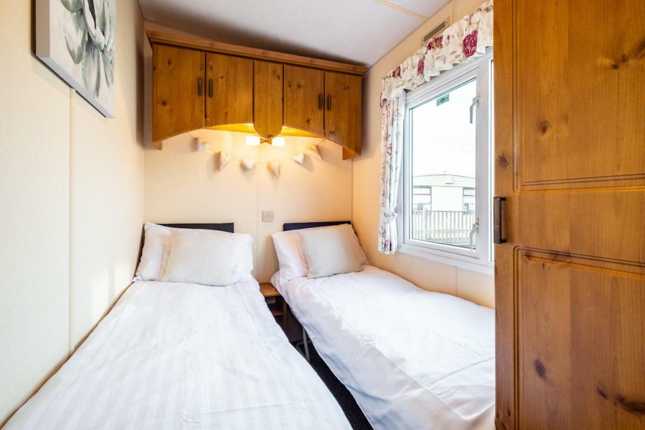 Отель Caravan Beach Holiday Saint Osyth Экстерьер фото