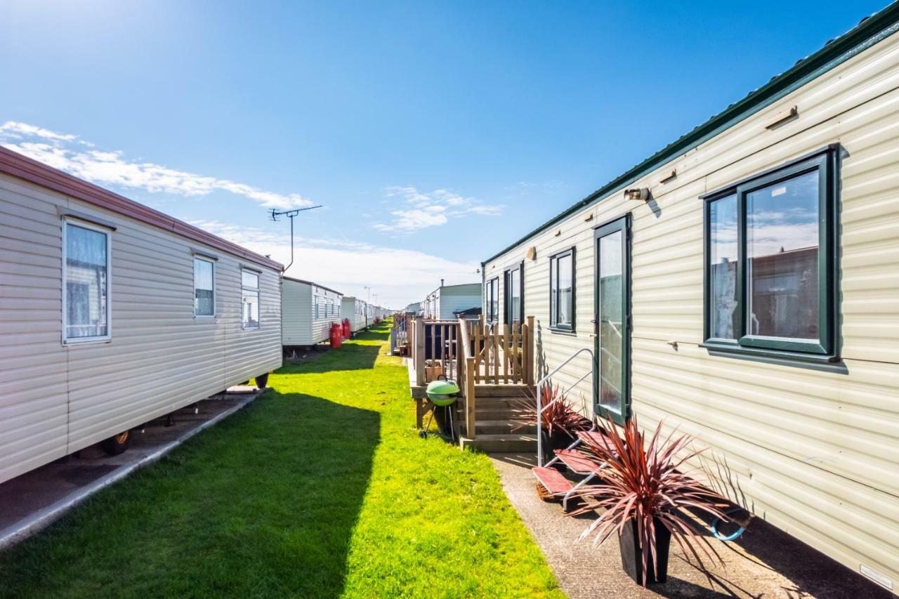 Отель Caravan Beach Holiday Saint Osyth Экстерьер фото