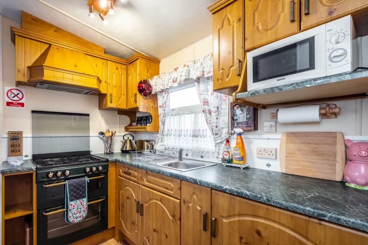 Отель Caravan Beach Holiday Saint Osyth Экстерьер фото